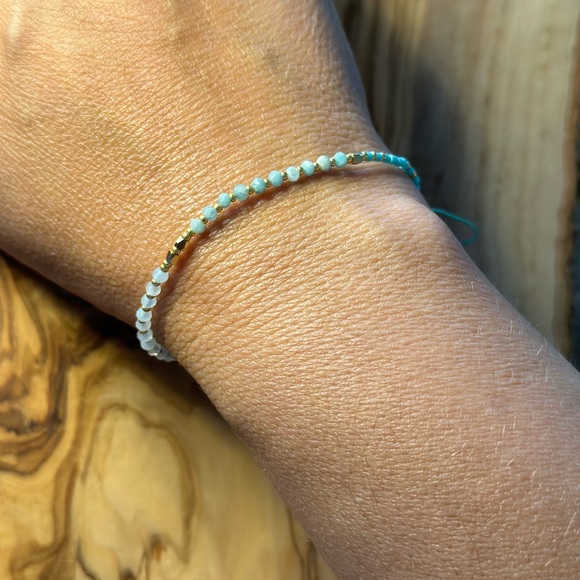 Gold and mint beaded bracelet - Picture 3 of 3